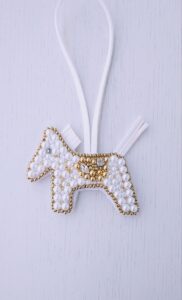 ホワイト馬チャーム